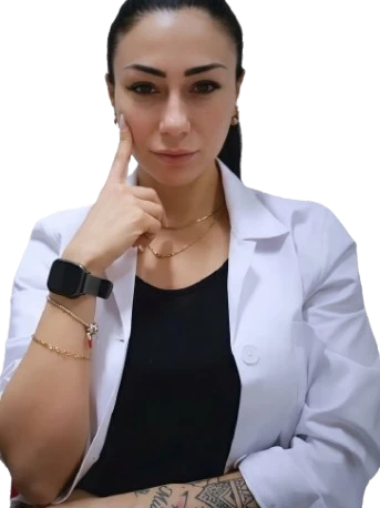 Giada Gialluca, chinesiologa e fondatrice di Frida Fitness ASD, in camice